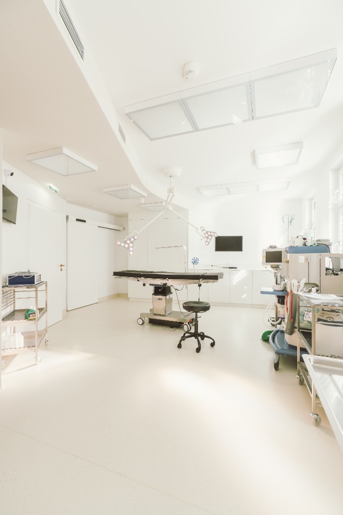 Moderner Operationssaal im Ärztezentrum SOO.med